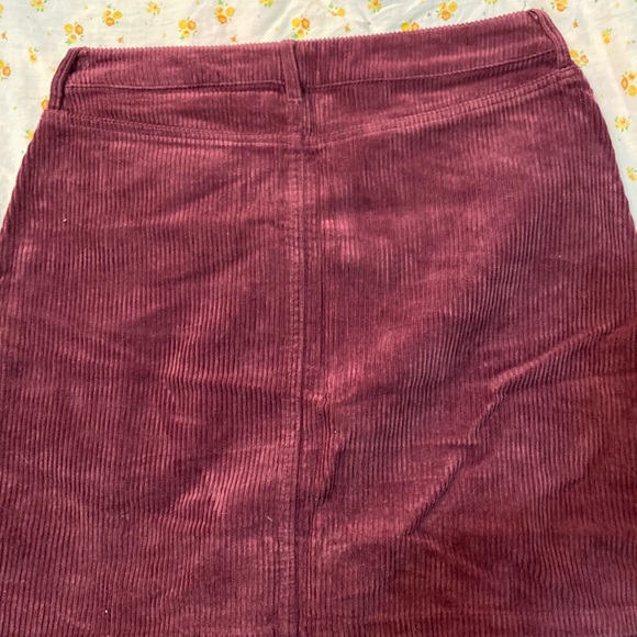 Burgundy corduroy skirt - Picture 3 of 4